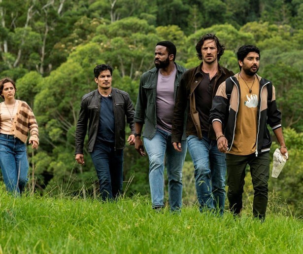 De sciencefictionserie La Brea begint aan het laatste seizoen op Viaplay TV