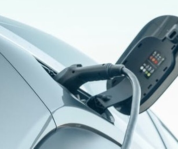 Hoe werkt een laadpaal installatie thuis?