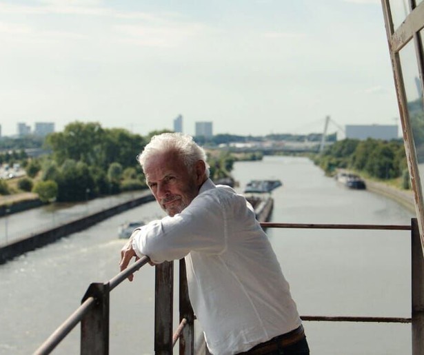 Huub Stapel gaat in Langs de Schelde op bezoek in het Vlaamse Oudenaarde