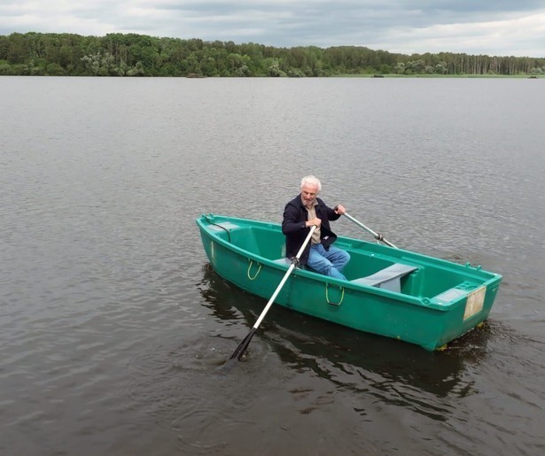Huub Stapel brengt in Langs de Schelde een bezoek aan het spookdorp Doel