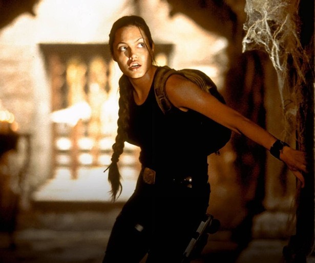 Angelina Jolie trotseert gevaren in avonturenfilm Lara Croft: Tomb Raider