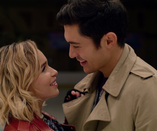 Emilia Clarke en Henry Golding beleven samen een bijzondere kerst in Last Christmas