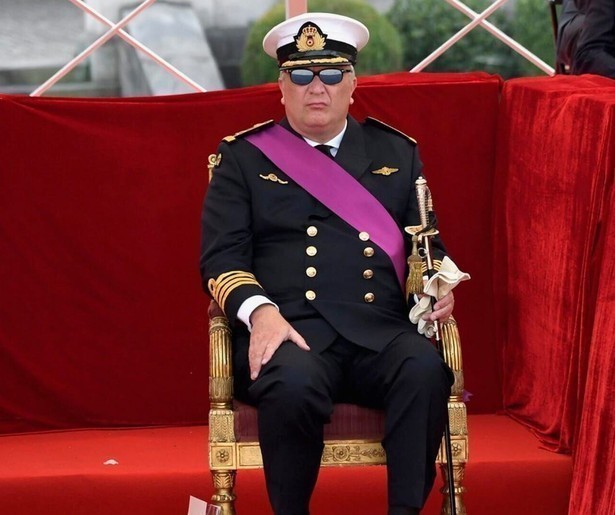 Het turbulente leven van de Belgische prins Laurent in beeld
