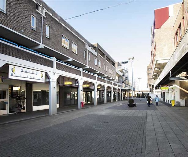 De winkelstraat loopt leeg