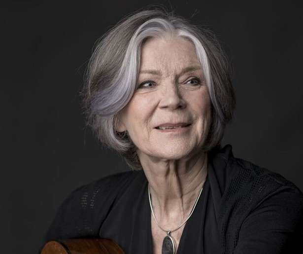 Lenny Kuhr zingt sterren van de hemel in Paradiso