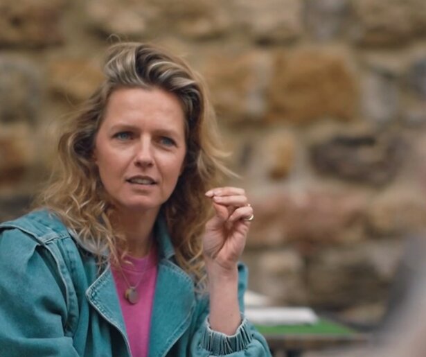 Leonie ter Braak gaat samen met Isabella op huizenjacht in Frankrijk in Wonen onder de Zon voor Minder dan een Ton