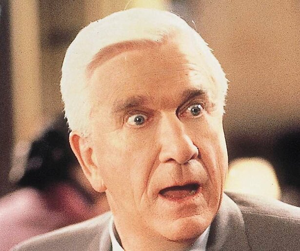 Weet Leslie Nielsen zijn taak te volbrengen in The Naked Gun: From the Files of Police Squad!?