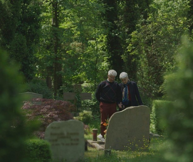 Rien vertelt in slotaflevering van Leven naast de Dood over zijn omgekomen zoon Reinier