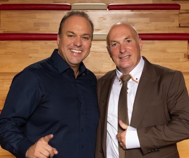 Frans Bauer hoort het levensverhaal van taxichauffeur André aan in Leven zonder Letters