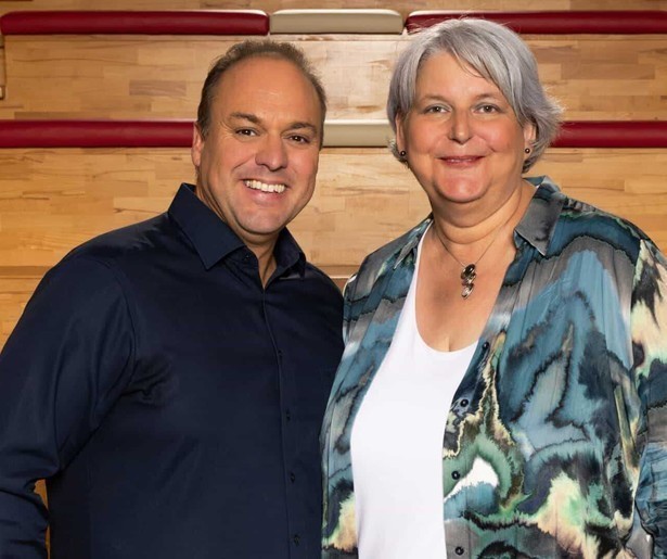 Frans Bauer gaat roomcroissants bakken met Leven Zonder Letters-deelneemster Jolanda