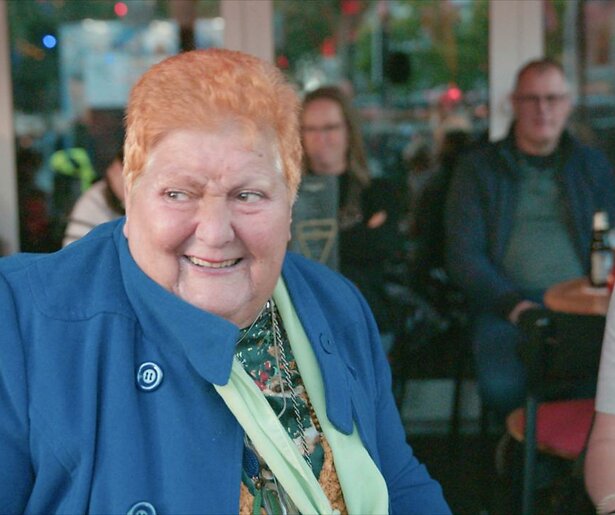 Publiekslievelingen Lida en Syar maken er weer een feestje van in Bij Ons op de Wallen