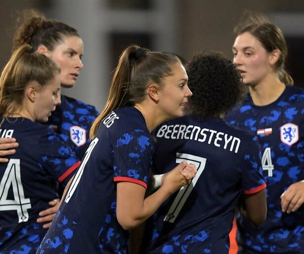 De OranjeLeeuwinnen nemen voor vertrek naar het WK afscheid met match tegen België