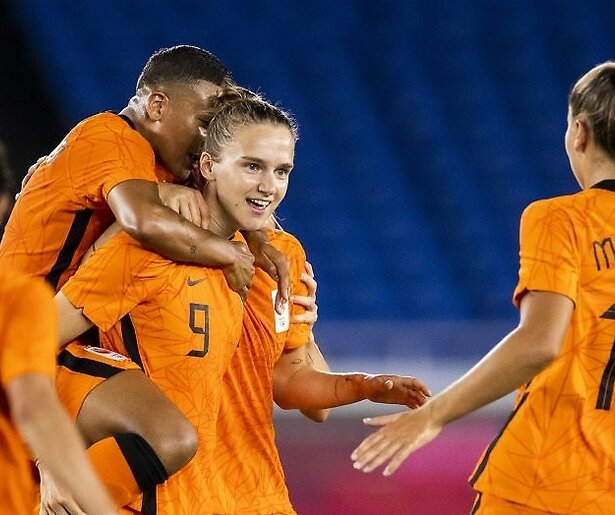 De TV van gisteren: uitzwaaiduel Oranjeleeuwinnen en The Connection