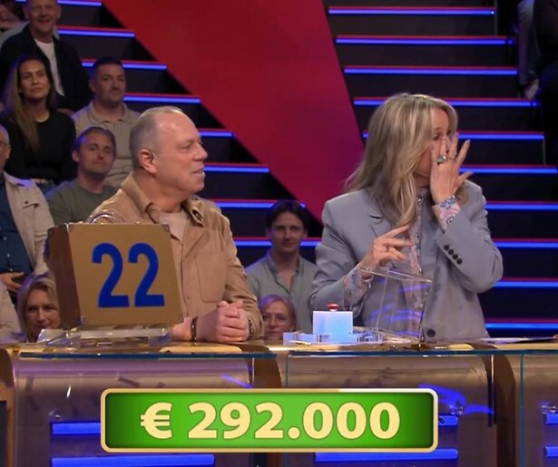De TV van gisteren: Linda de Mol pinkt een traantje weg na treffende woorden van finalist in Miljoenenjacht