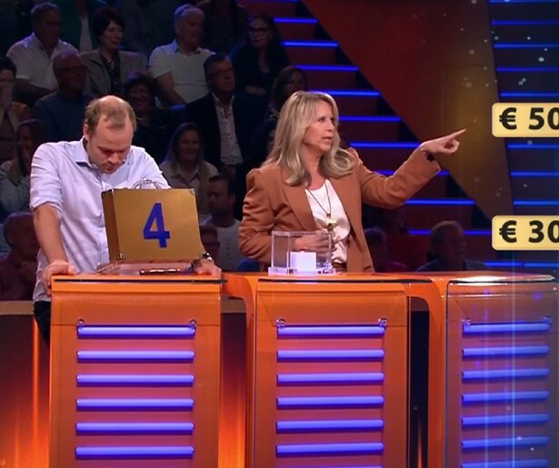 Linda de Mol tegen koffermeisje: “Wil je dat nooit meer doen?”