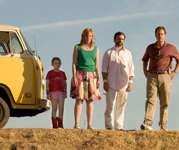 Toni Collette heeft een doldwaze familiedag in Little Miss Sunshine