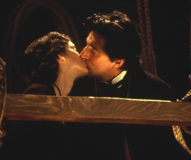 Susan Sarandon probeert haar dochters wijs op te voeden in Little Women