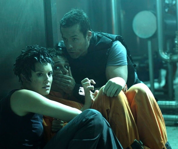 Guy Pearce redt de dochter van de president in Lockout