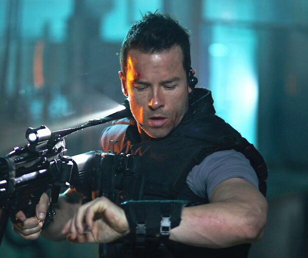 Guy Pearce vecht voor zijn vrijheid in Lockout