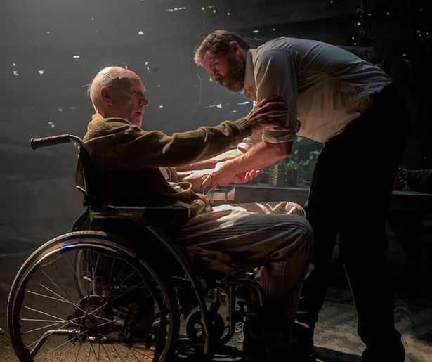 Hugh Jackman kruipt voor de allerlaatste keer in de rol van Wolverine in Logan