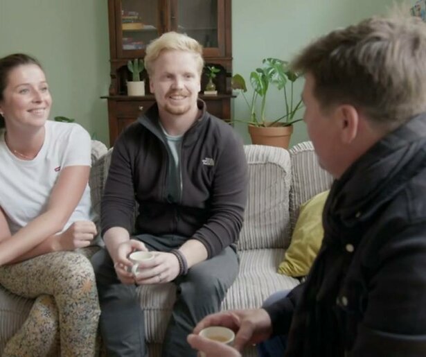 Het Kopen Zonder Kijken-team moet in deze herhaling kiezen tussen Den Bosch of een dorp