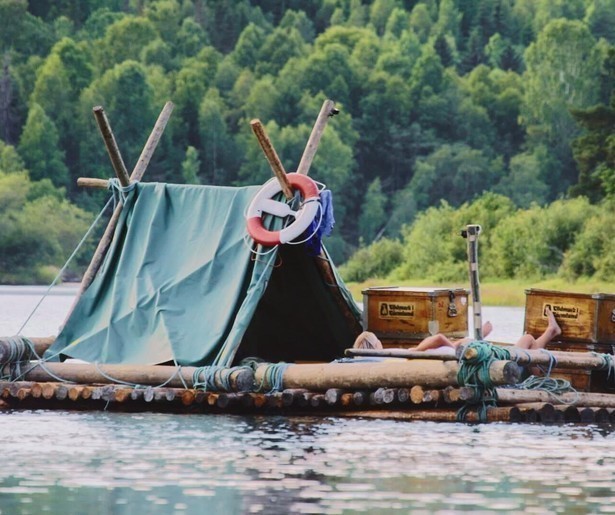 De nieuwe avontuurlijke datingshow Love Raft gaat eindelijk van start