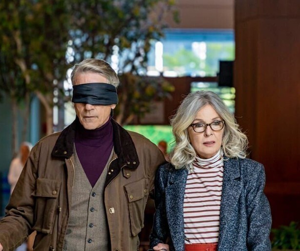 Jeremy Irons heeft een echte blind date in Love, Weddings & Other Disasters