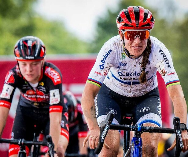 Lucinda Brand gaat voor goud tijdens EK Veldrijden in Tábor 