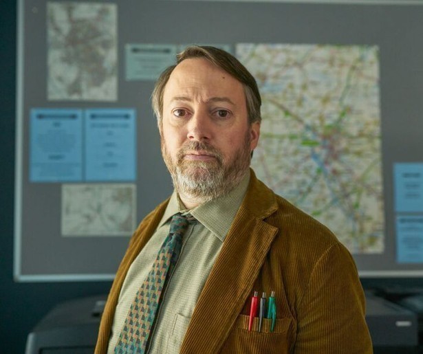 David Mitchell moet de moord op een jonge Amerikaanse zien op te lossen in Ludwig