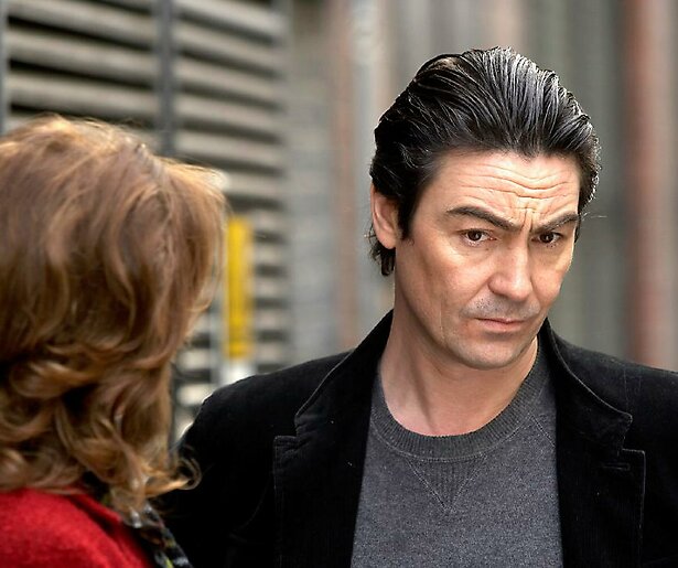 The Inspector Lynley Mysteries onderzoekt wie de moord op Peter Rooker op zijn geweten heeft