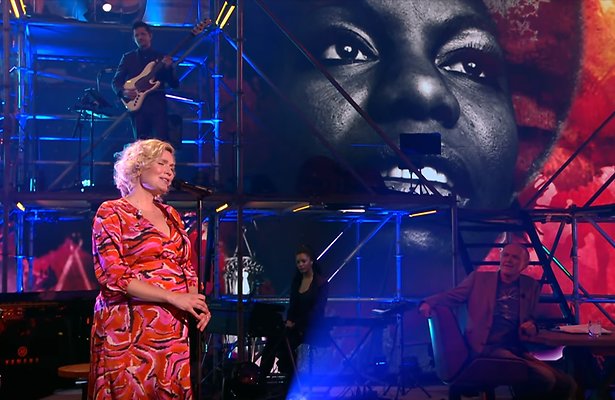Videosnack: Marlijn Weerdenburg zingt Feeling Good bij Matthijs Gaat Door