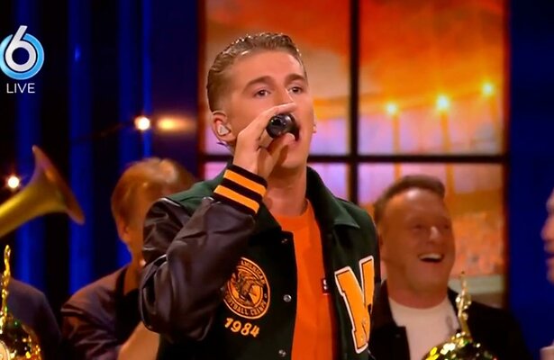 Mart Hoogkamer zingt winnend WK-lied in I Want Your Song