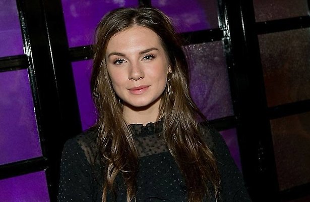 Videosnack: Maan zingt door tijdens hevige storm