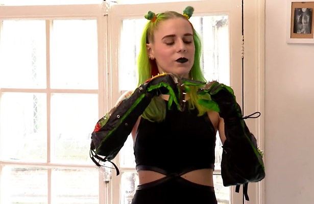 Videosnack: Vrouw maakt kleding van dode muizen