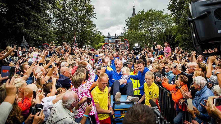 De TV van gisteren: Nederland kijkt massaal naar huldiging Maarten van der Weijden De TV van gisteren: Nederland kijkt massaal naar huldiging Maarten van der Weijden