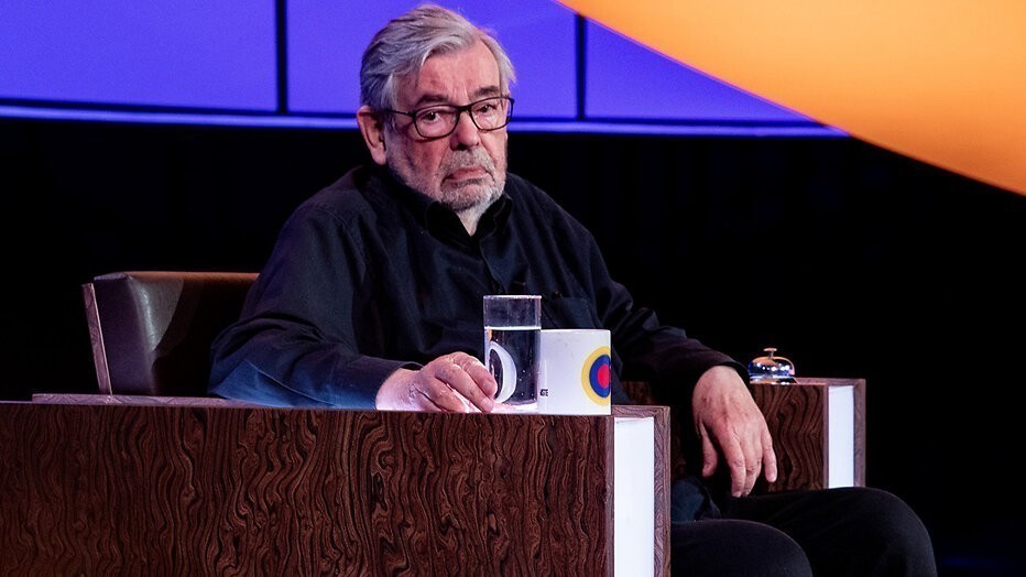 Maarten van Rossem met de bel in De Slimste Mens