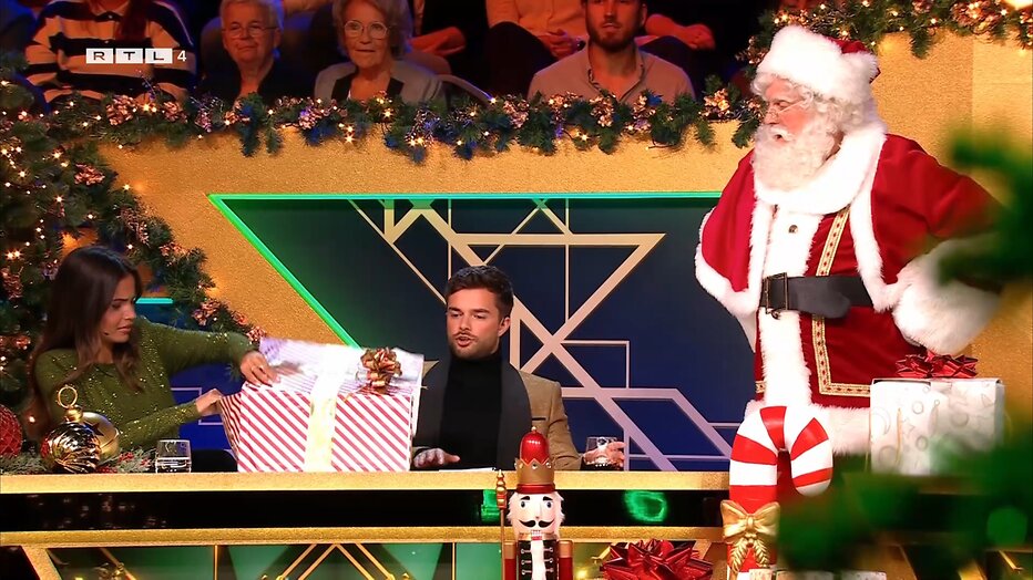 Buddy en Monica kregen kerstpresentjes