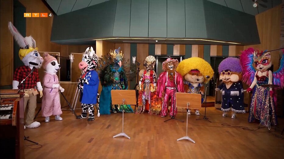 Alle Masked Singer-kandidaten verzorgden een kerstoptreden