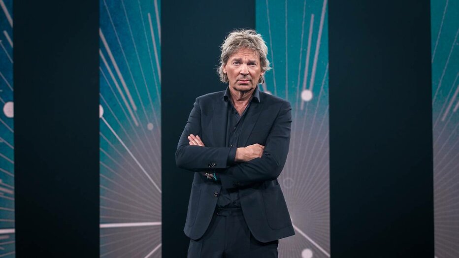 Matthijs van Nieuwkerk presenteerde het eerste seizoen van The Connection. Matthijs van Nieuwkerk presenteerde het eerste seizoen van The Connection.