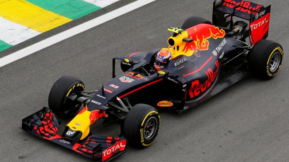 Max Verstappen rijdt ook in 2017 gratis voor Ziggo-klanten Max Verstappen rijdt ook in 2017 gratis voor Ziggo-klanten