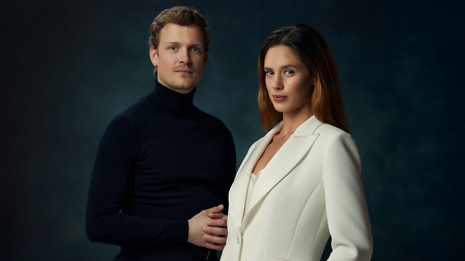 Martijn Lakemeier als Willem-Alexander, Delfina Chaves als Maxima Martijn Lakemeier als Willem-Alexander, Delfina Chaves als Maxima