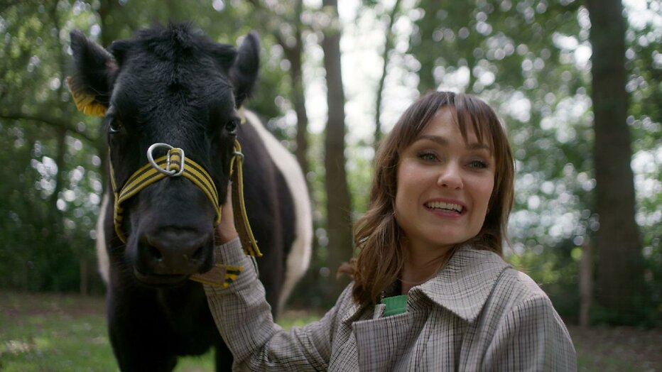 Melody Klaver als Faya in Zussen