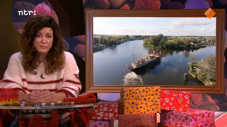 Merel Westrik vervangt Dieuwertje Blok in Het Sinterklaasjournaal dit jaar. Merel Westrik vervangt Dieuwertje Blok in Het Sinterklaasjournaal dit jaar.