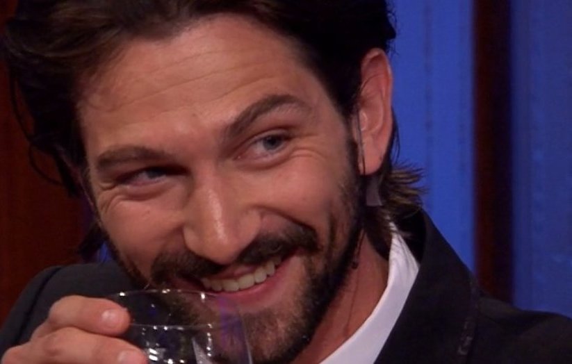 Michiel Huisman laat Twitter ontploffen Michiel Huisman laat Twitter ontploffen