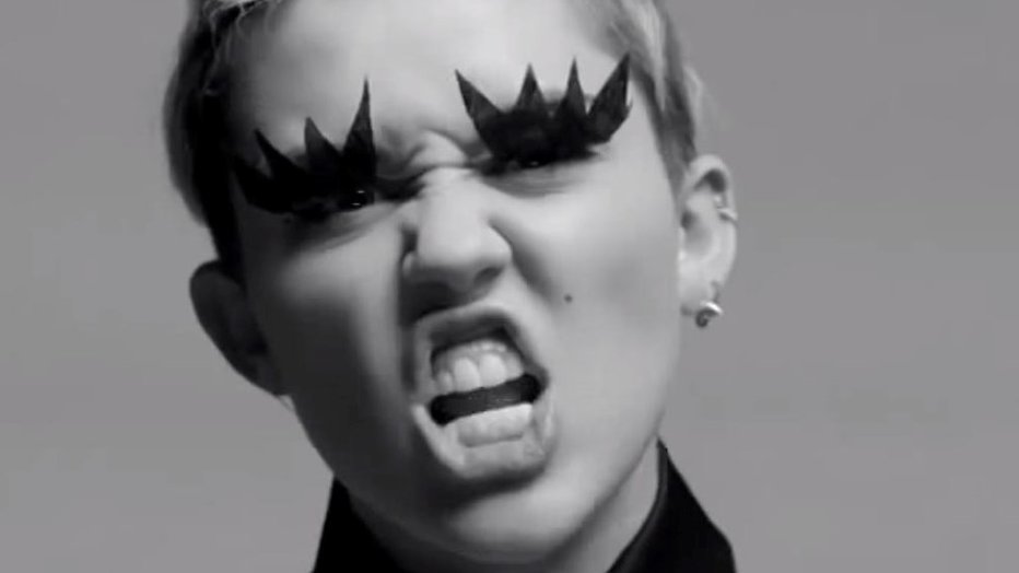 Miley Cyrus verwijderd van line-up pornofestival Miley Cyrus verwijderd van line-up pornofestival