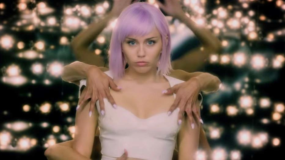 Black Mirror - Miley Cyrus Black Mirror - Miley Cyrus