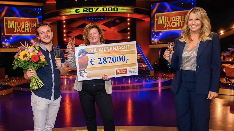 Annet en haar zoon Mike met Linda de Mol Annet en haar zoon Mike met Linda de Mol