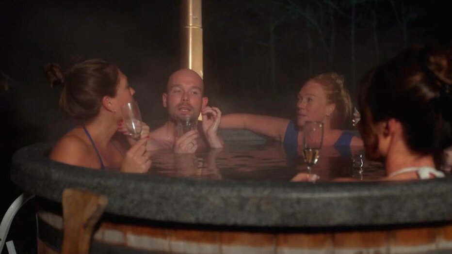 De hottub waar later veel over te doen is.