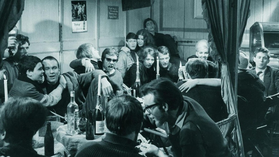 Still uit Makkers, Staakt Uw Wild Geraas