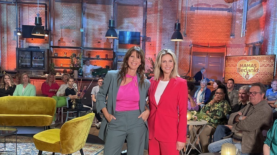 Isa Hoes en Nance Coolen voor Mama's Bedankt Isa Hoes en Nance Coolen voor Mama's Bedankt